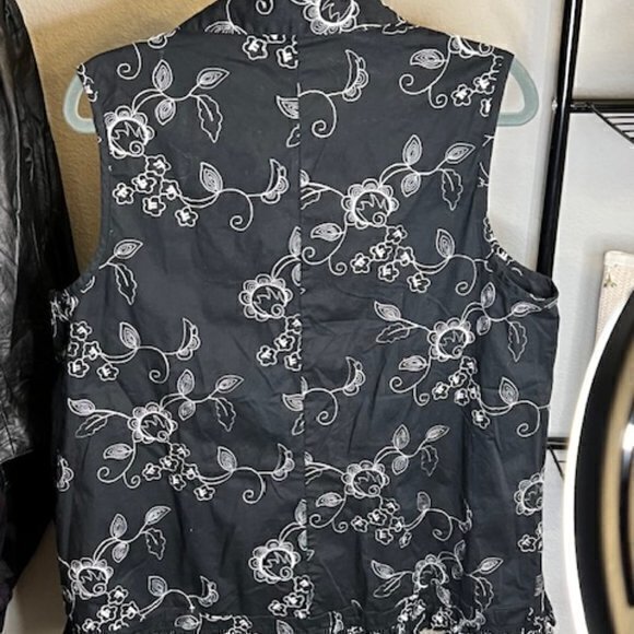 BUNDLE 3 FOR $18 Carolina Colours Stretch Sleeveless Shirt 14/16 Embroidered - Picture 13 of 14